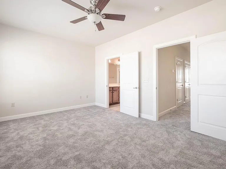 121 Irving Ave #J — Photo 10
