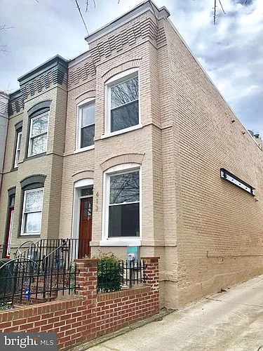 413 I St NE Photo 1
