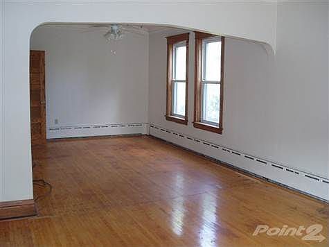 1st image of 814 N 9th Ave E