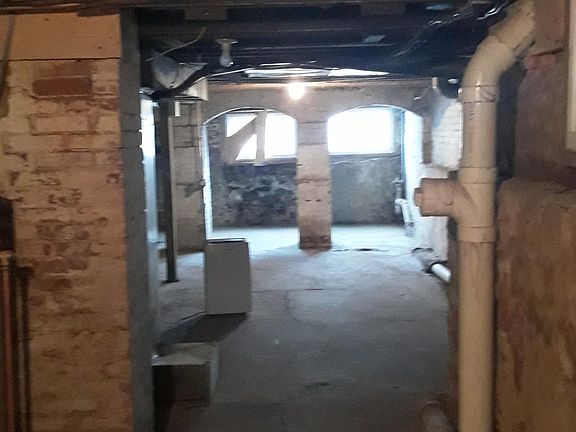 3rd image of 917 N Lombard St