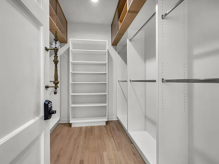 1521 Midvale Ave — Photo 16