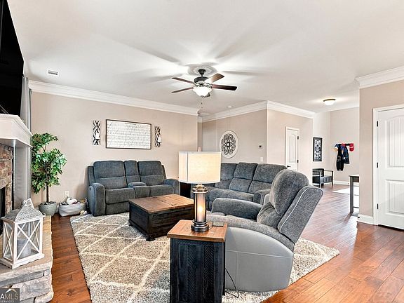 4th image of 334 Red Cap Cir