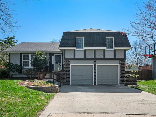 1821 E 151st Ter, Olathe, KS 66062