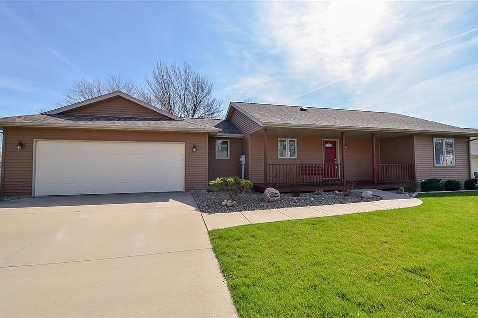 1st image of 451 Elm St