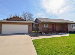 451 Elm St, Riverside, IA 52327