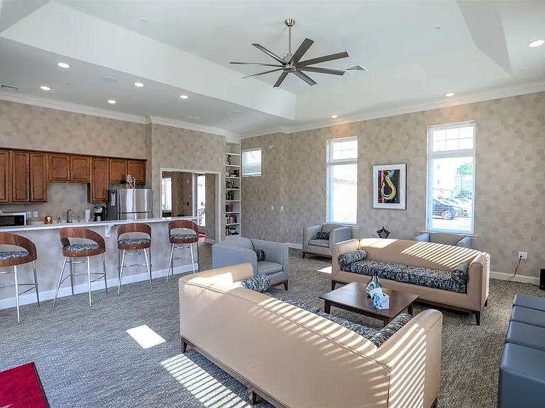12 S Maple Ave — Photo 25