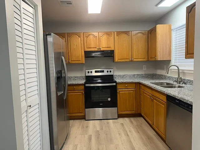 3 bed, 2.5 bath, 1411 sqft, $1,500 — Photo 3