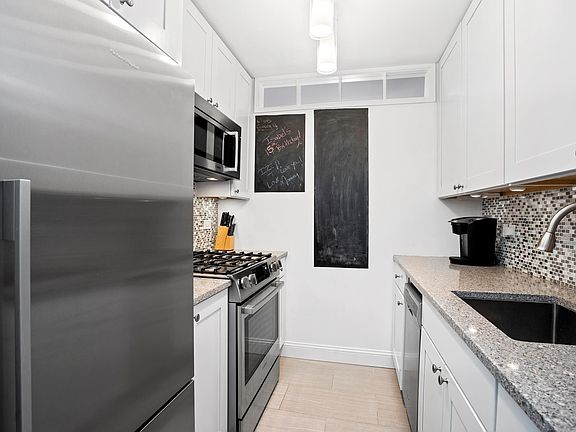 5th image of 205 3rd Ave APT 11K