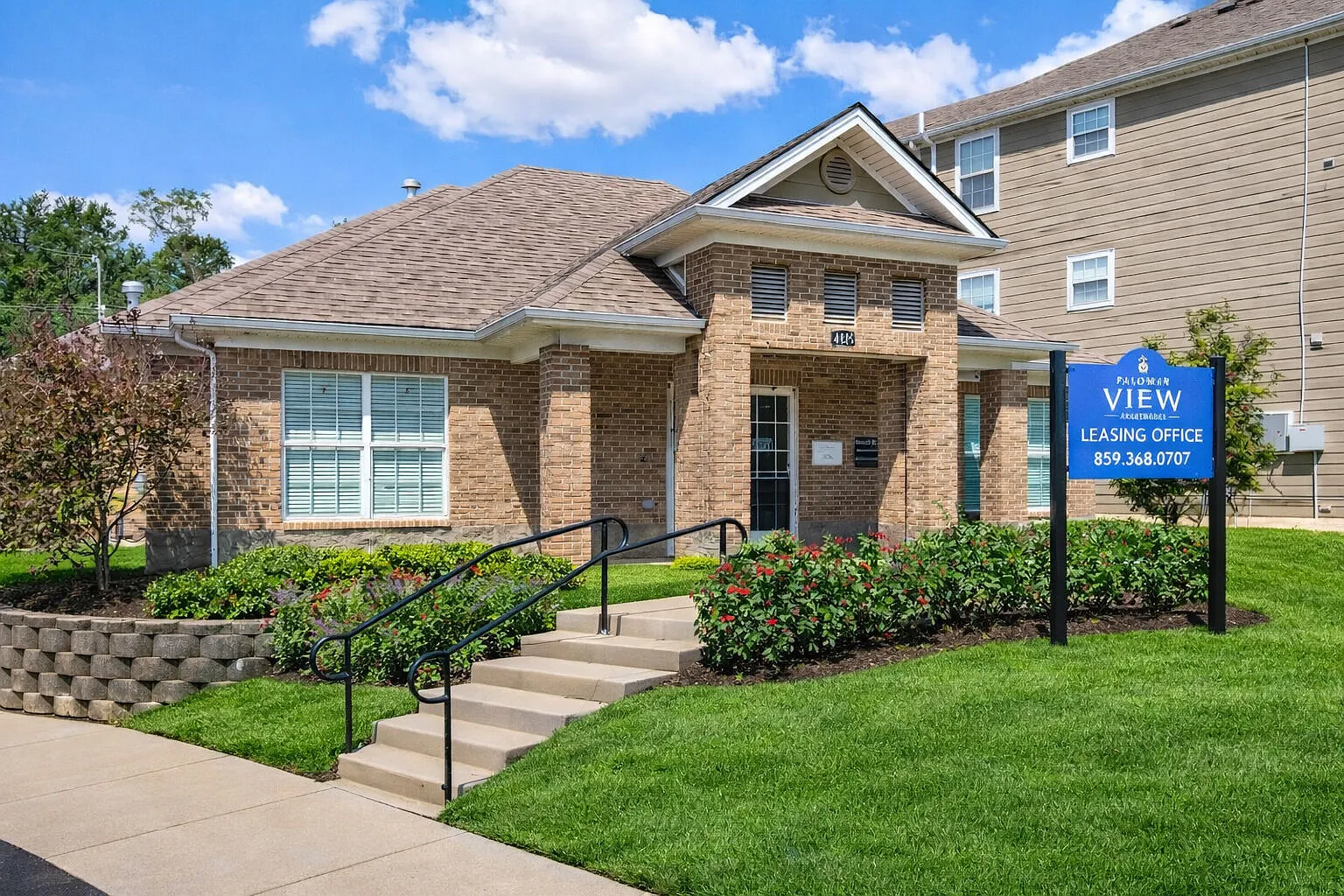 Palomar View Apartments — Photo 1