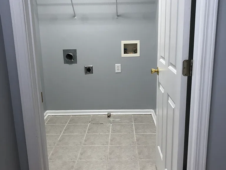 2400 Kirkstone Dr — Photo 31