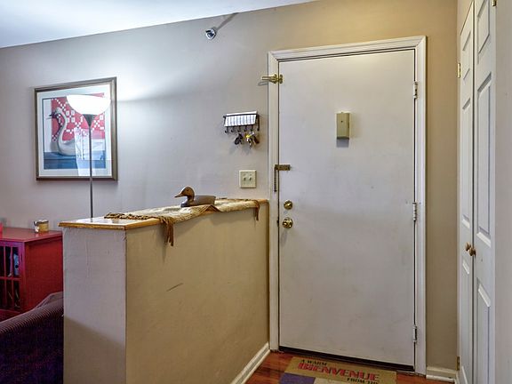 2nd image of 931 Governor Cir