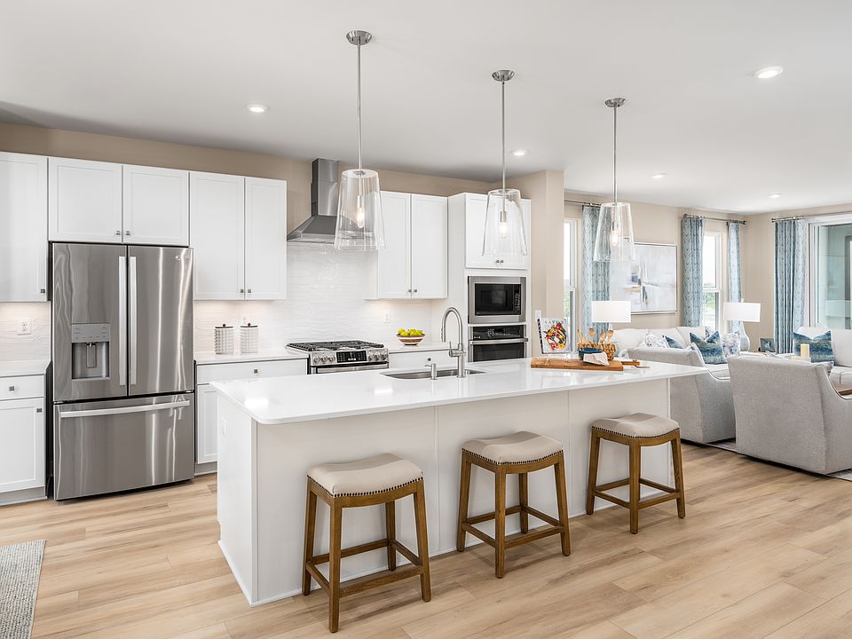 Brand new townhome-style condo designs have arrived to Parkridge West. Join the list to tour!
