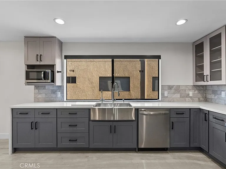 18417 Collins St #D — Photo 19