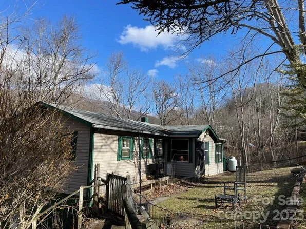 1078 Rockdale Rd, Bakersville, NC 28705