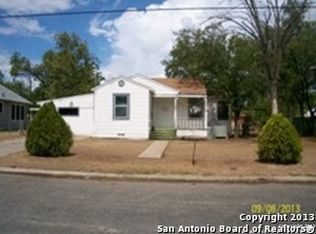 214 Minter St, Uvalde, TX 78801