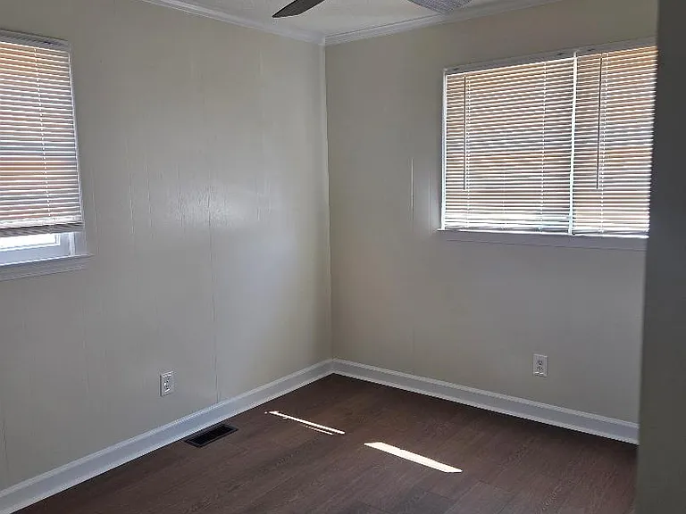 229 Thomas St — Photo 8