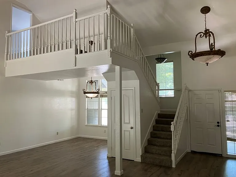 2704 Snyder Ave — Photo 5