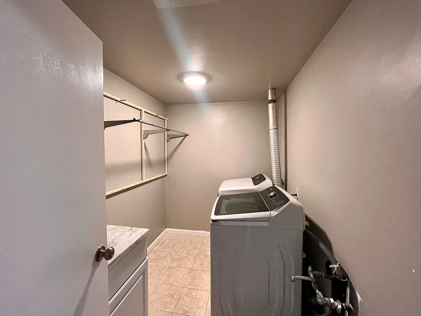Pet friendly, upgraded and spacious 5 bedroom, 2.5 bathroom, 2 pkg townhome in Mililani! — Photo 4
