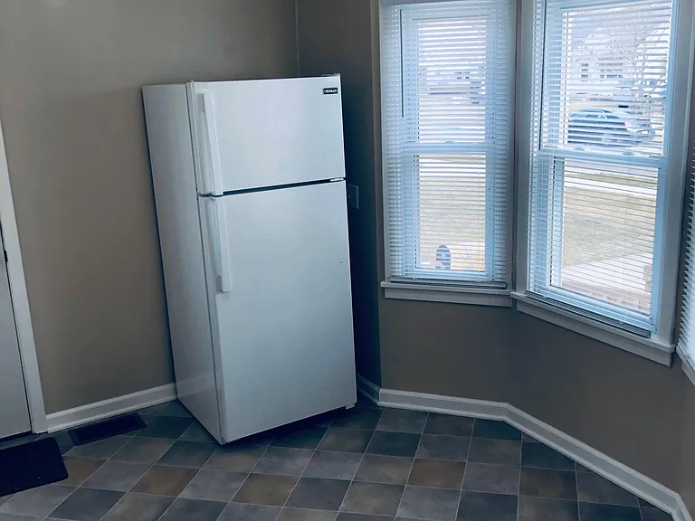 3242 Escott Ave — Photo 4