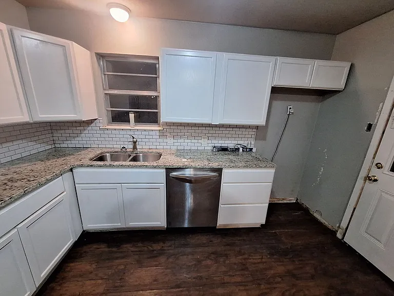 2701 S 40th St — Photo 21