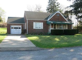 708 Hickory Dr, Aliquippa, PA 15001