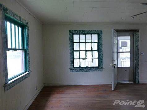 This home has a warm and inviting feel to it as you walk in.
