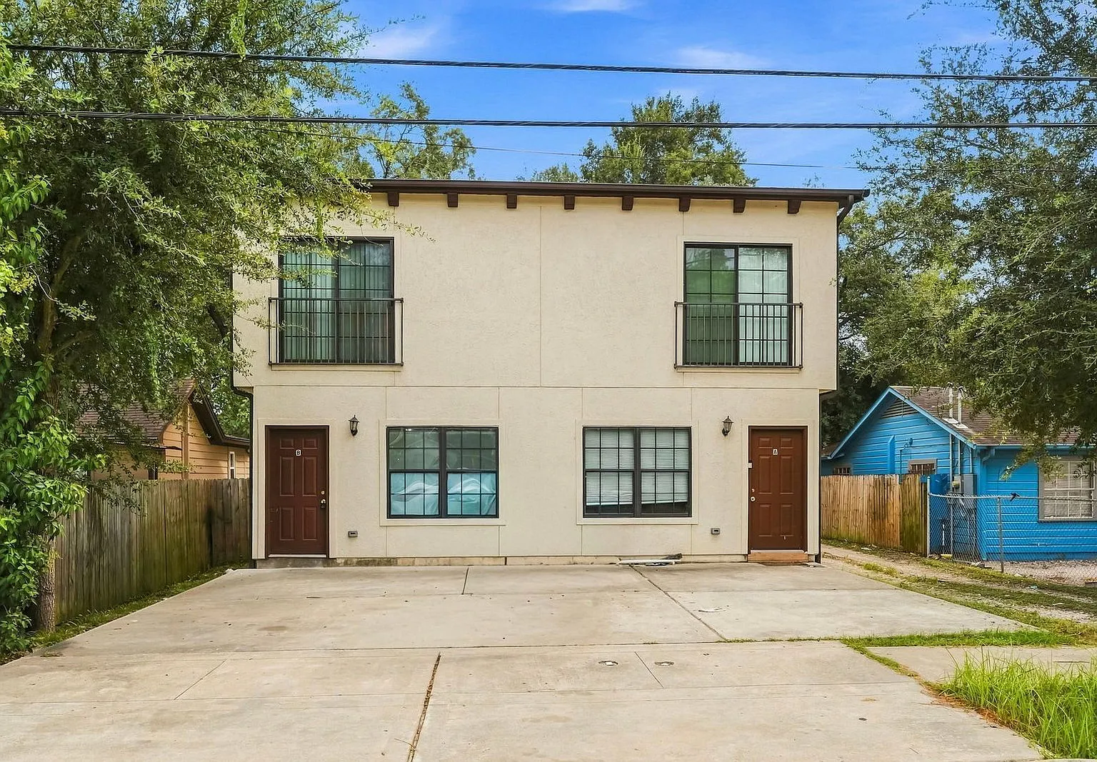 3 bed, 1.5 bath, 1292 sqft, $1,345 — Photo 1