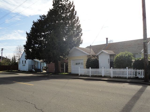 Street view of houses