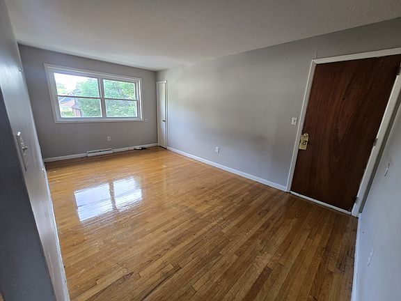 4th image of 223 Fairfield St #22R