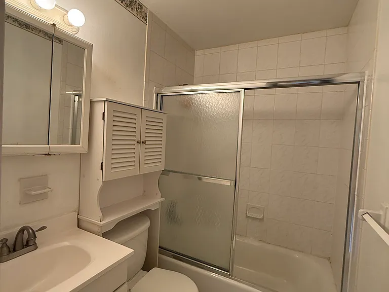 82 Lincoln St — Photo 3