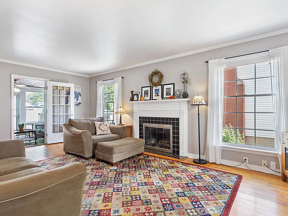 3rd image of 93 W 21st St