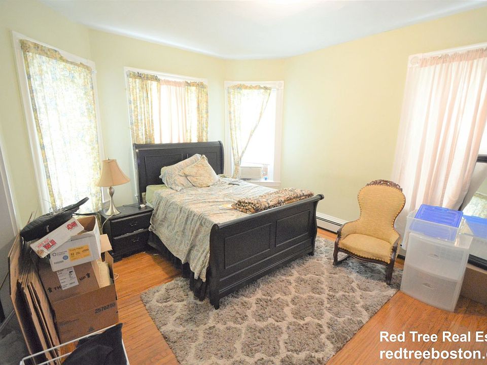 2nd image of 76 Easton St APT 4R