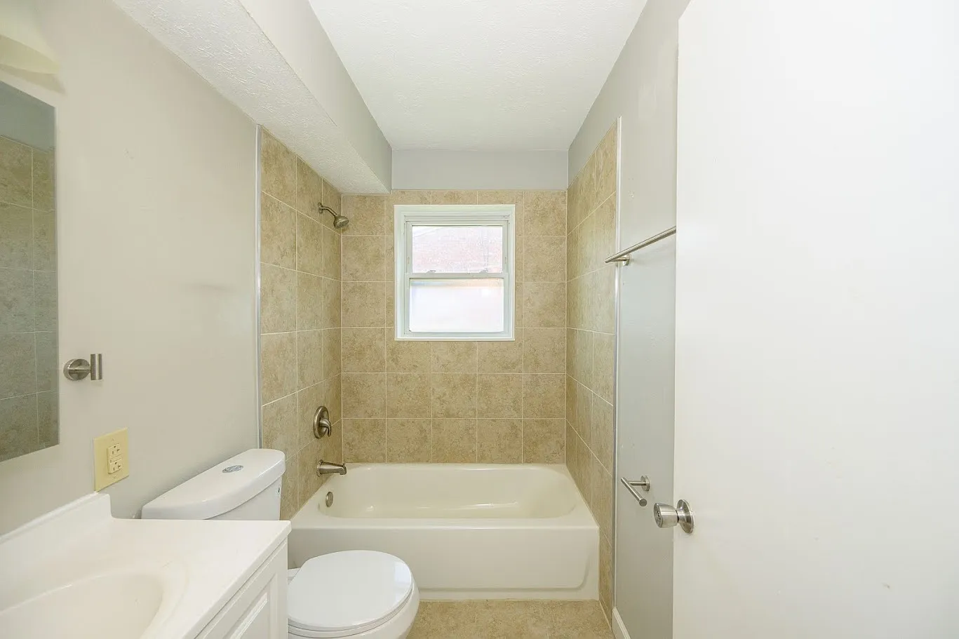 2 bed, 850 sqft, $895 — Photo 3