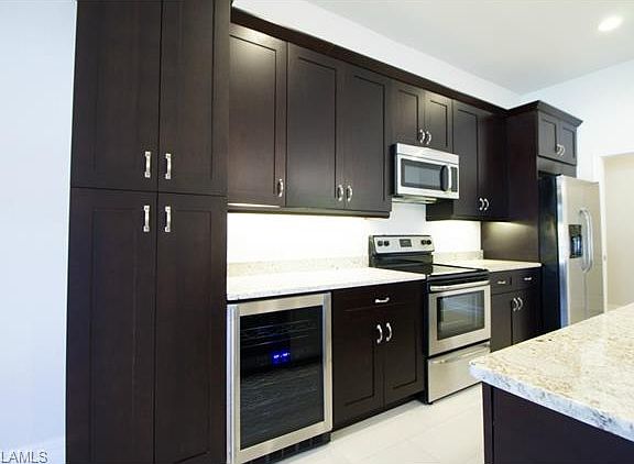 5th image of 3029 SW 28th Ave