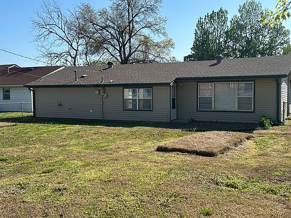 2nd image of 1416 Thompson Dr