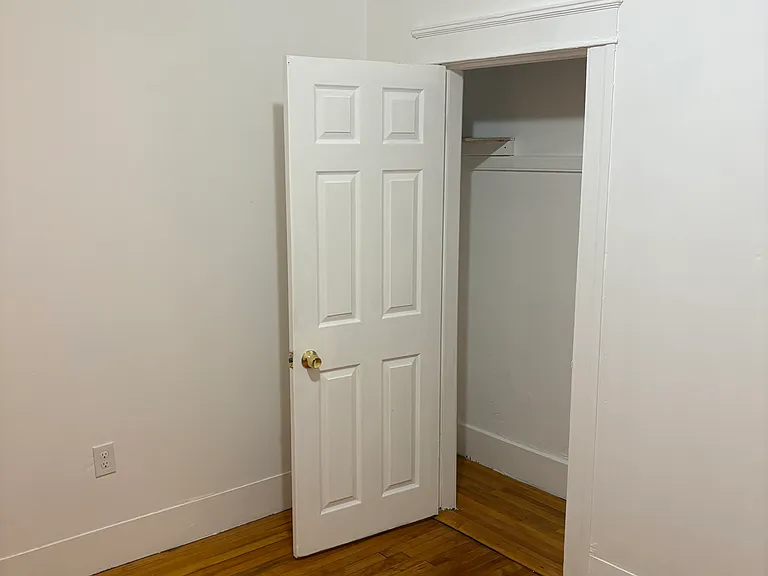 208 Perry Ave #1 — Photo 4