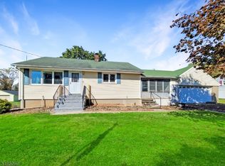 5 High St, Three Bridges, NJ 08887