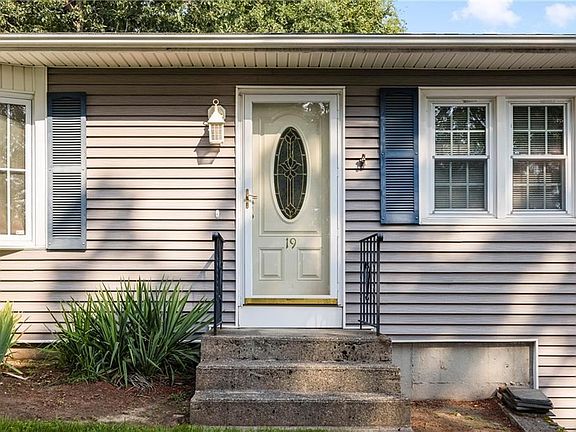 5th image of 19 Morton Ave