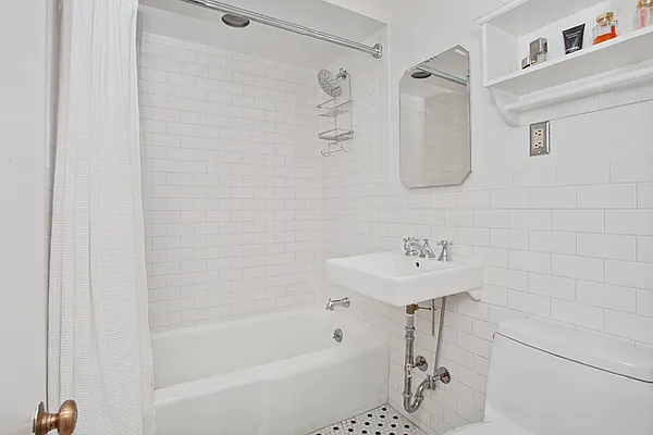 Sold by Flateau Realty | media 20