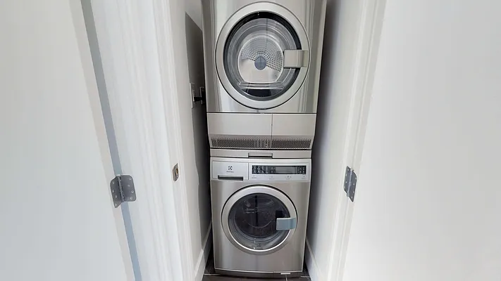 Rented by Flatiron Real Estate Advisors LLC | media 3