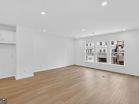 4th image of 5817 Schelton Pl SE