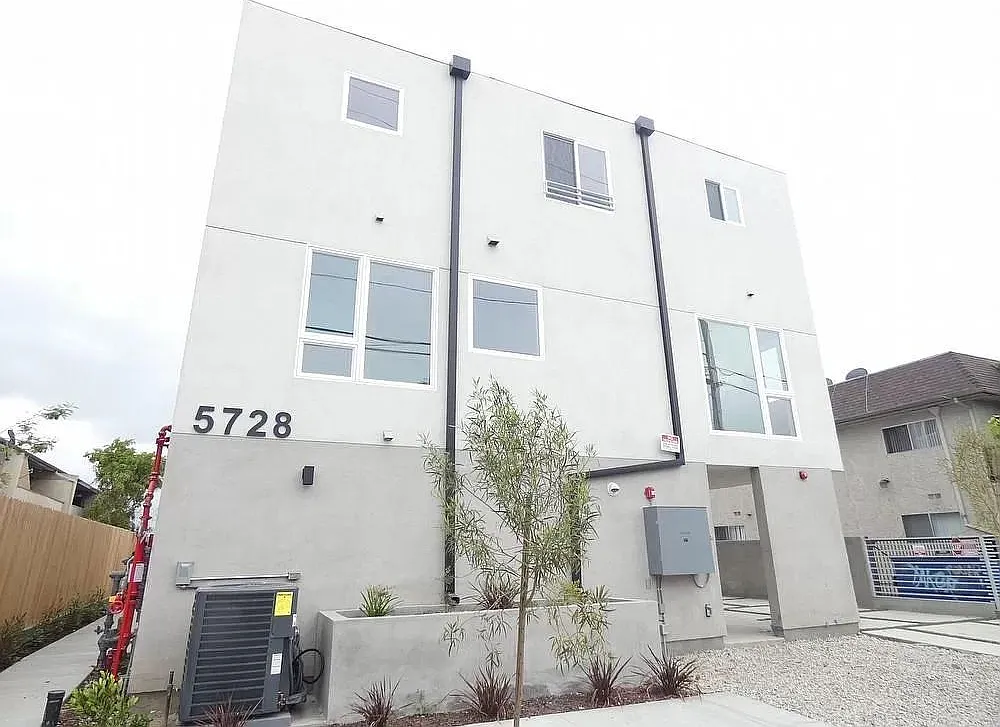 3 bed, 2.5 bath, 1939 sqft, $4,295 — Photo 1