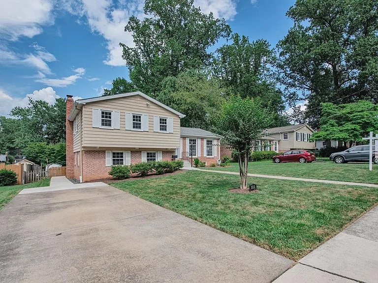 3512 Queen Anne Dr — Photo 3