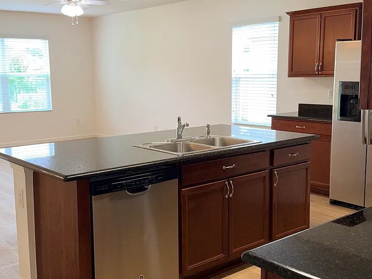 1522 Lexington Sq SW — Photo 14