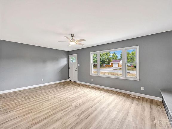 3rd image of 423 Cranewood Dr