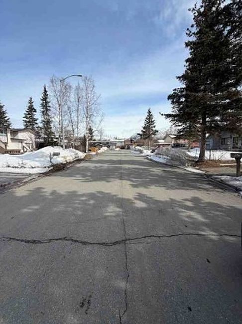 Exterior Neighborhood (street photo)