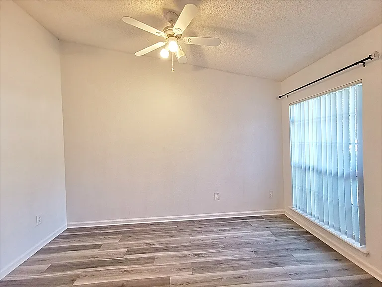 2107 E Willesdon Dr — Photo 3