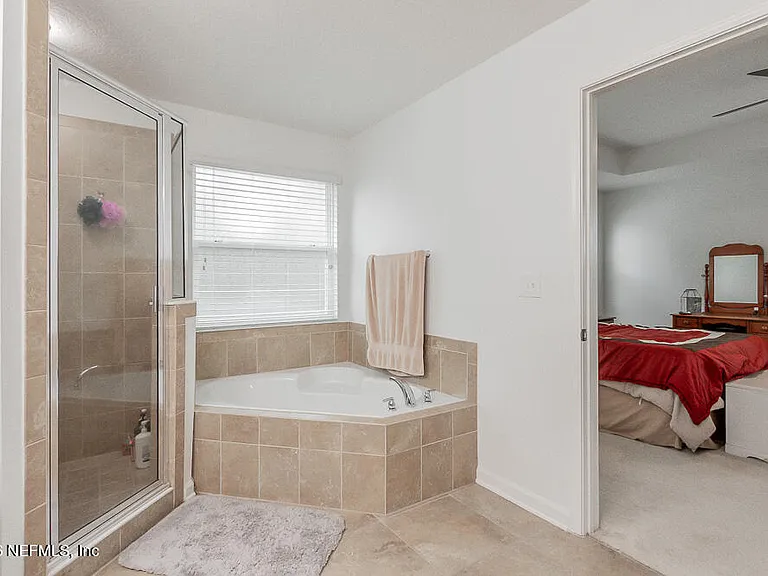 16284 Hunters Hollow Trl — Photo 32