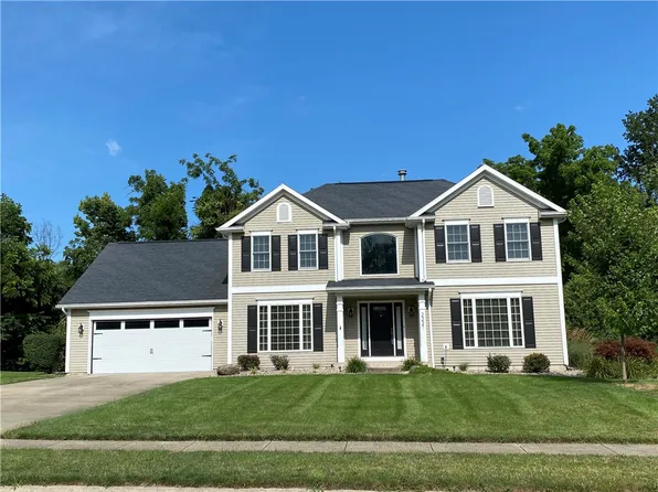 2221 Lakewood Pl, Charleston, IL 61920