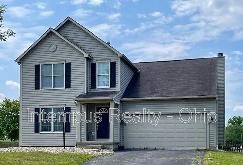 4 bed, 2.5 bath, 1900 sqft, $2,307 — Photo 2